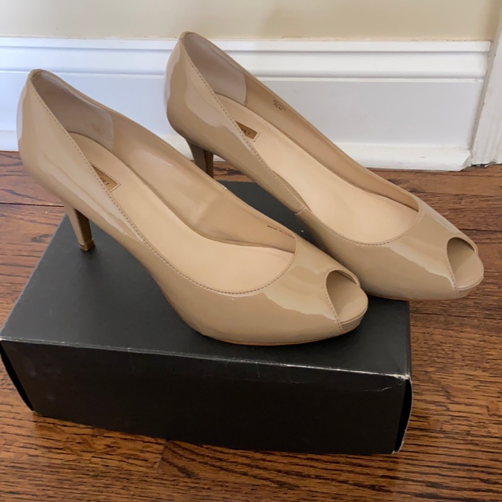 Tarahi peep-toe heels 9.5